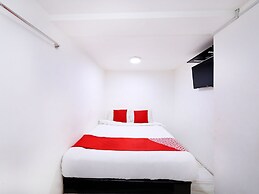 OYO 334 Everest Hotel