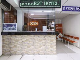 OYO 334 Everest Hotel