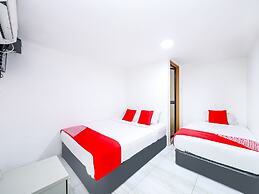 OYO 334 Everest Hotel