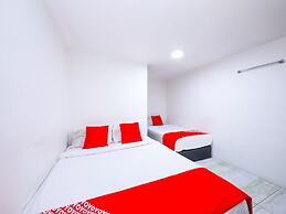 OYO 334 Everest Hotel