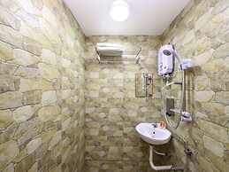 OYO 334 Everest Hotel