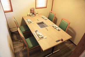 Yakiniku to Kaisen no Yado Raku