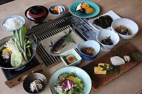 Yakiniku to Kaisen no Yado Raku