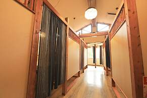 Yakiniku to Kaisen no Yado Raku