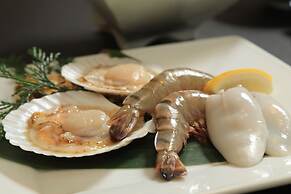 Yakiniku to Kaisen no Yado Raku