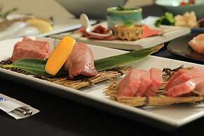 Yakiniku to Kaisen no Yado Raku