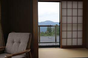 Yakiniku to Kaisen no Yado Raku