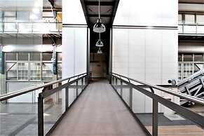 Waterfront Apt. on Sydney Harbour H390