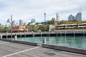 Waterfront Apt. on Sydney Harbour H390