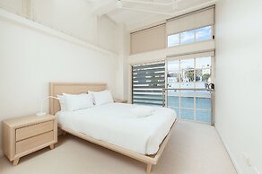 Waterfront Apt. on Sydney Harbour H390