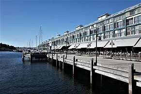 Waterfront Apt. on Sydney Harbour H390