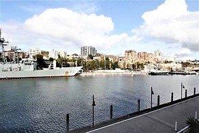 Waterfront Apt. on Sydney Harbour H390
