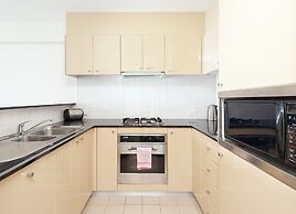 Waterfront Apt. on Sydney Harbour H390