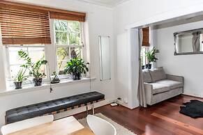 Chic Quiet Apt Close to Everything H404