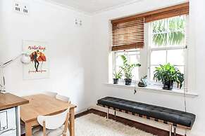 Chic Quiet Apt Close to Everything H404