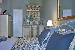 Old City Romantic Studios