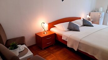 Pansion Ivan & Ivana