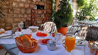 Pansion Ivan & Ivana