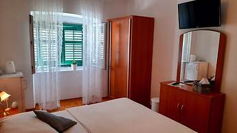 Pansion Ivan & Ivana