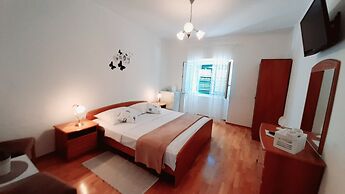 Pansion Ivan & Ivana