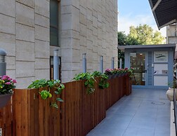 The Roof - By Sea Land Suites