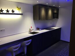Apart Food and Drinks