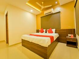 OYO 14271 Modern Studio Near Lulu Mall