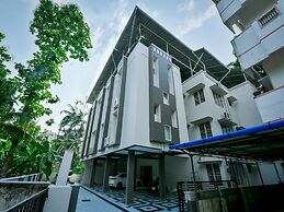 OYO 14271 Modern Studio Near Lulu Mall