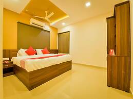 OYO 14271 Modern Studio Near Lulu Mall