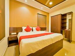 OYO 14271 Modern Studio Near Lulu Mall