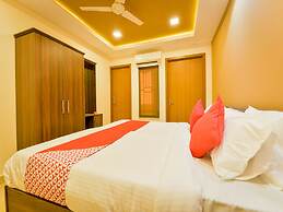 OYO 14271 Modern Studio Near Lulu Mall