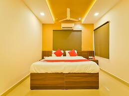 OYO 14271 Modern Studio Near Lulu Mall