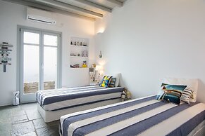 Serifos Houses Diasella