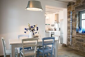 Serifos Houses Diasella