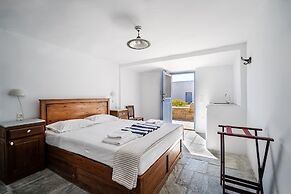 Serifos Houses Diasella