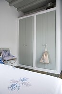 Serifos Houses Diasella