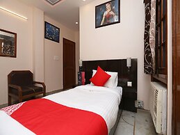 OYO 14390 Hotel Samrat