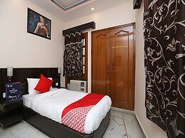 OYO 14390 Hotel Samrat