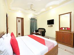 OYO 15667 Hotel Anand