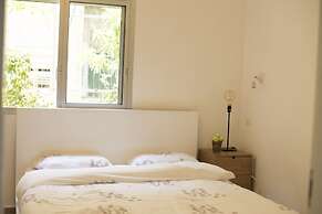 Villa in TLV with a BIG YARD and POOL