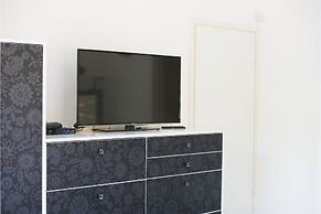 Villa in TLV with a BIG YARD and POOL