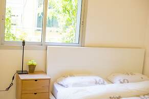 Villa in TLV with a BIG YARD and POOL