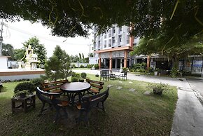 Grand Esie Service Apartment