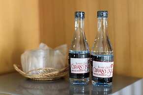 Grand Esie Service Apartment