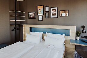 Schulz Hotel Berlin Wall at the East Side Gallery