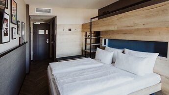 Schulz Hotel Berlin Wall at the East Side Gallery