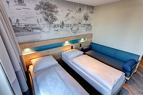 Schulz Hotel Berlin Wall at the East Side Gallery