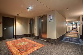 Schulz Hotel Berlin Wall at the East Side Gallery