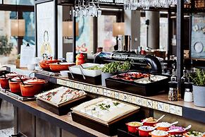 Schulz Hotel Berlin Wall at the East Side Gallery