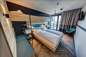 Schulz Hotel Berlin Wall at the East Side Gallery